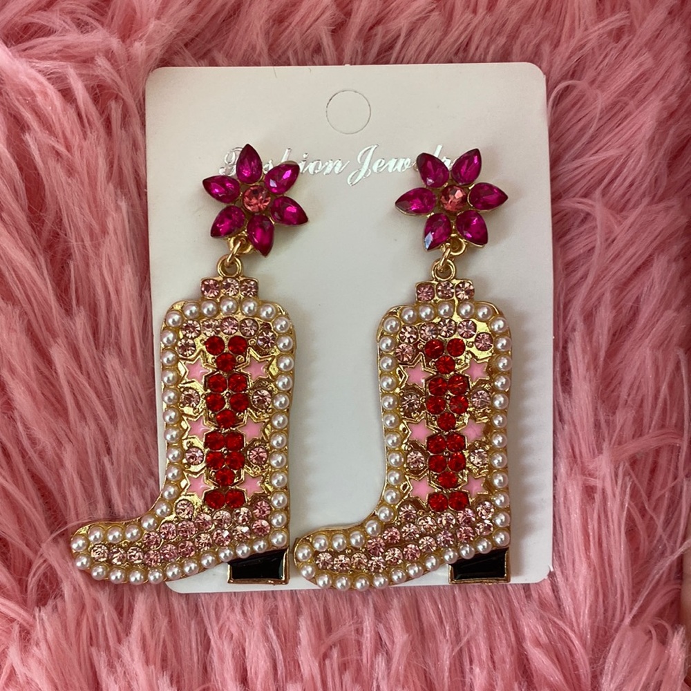 Cowgirl boot earrings 🎀
